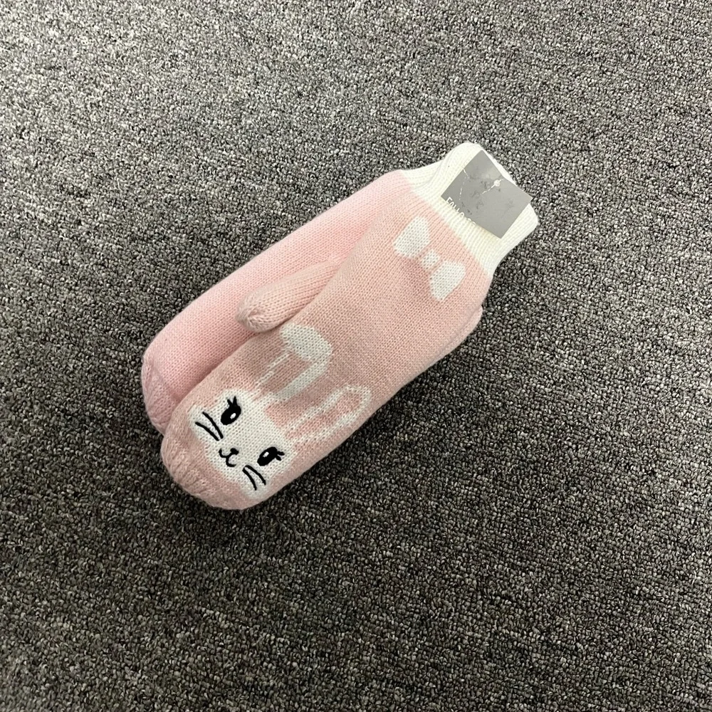 Free In Bundle Of 3! NWT Kids Bunny Mittens